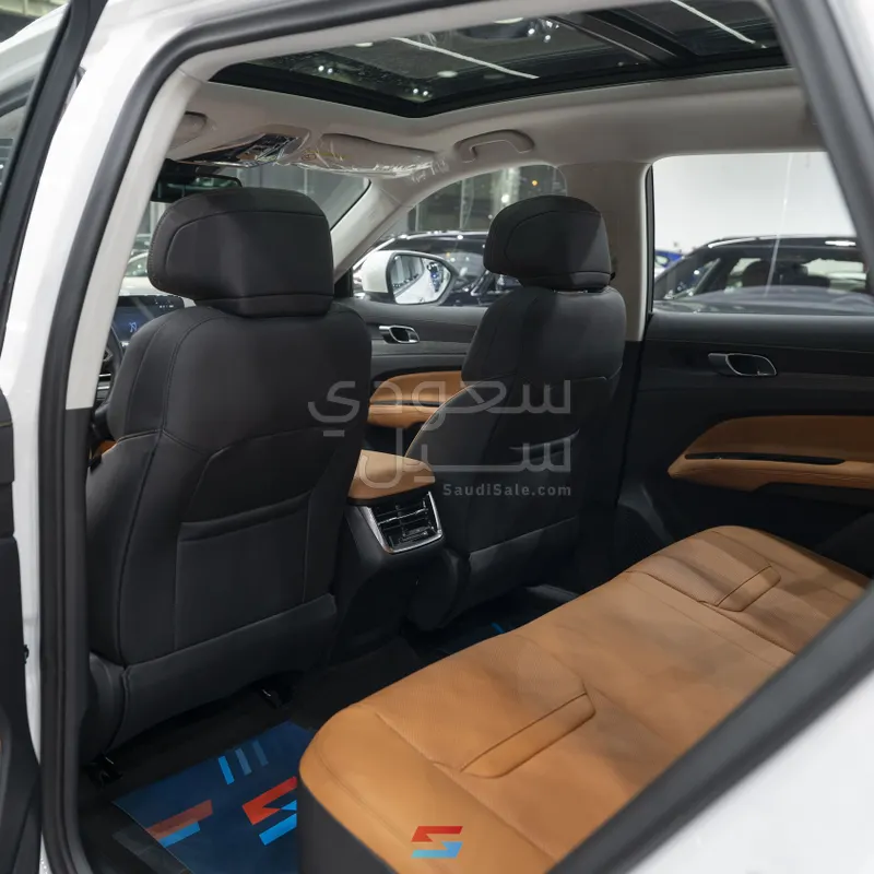 2026 فورد تيريتوري تيتانيوم بلس