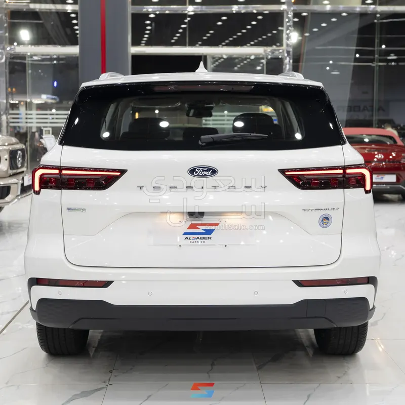 2026 فورد تيريتوري تيتانيوم بلس