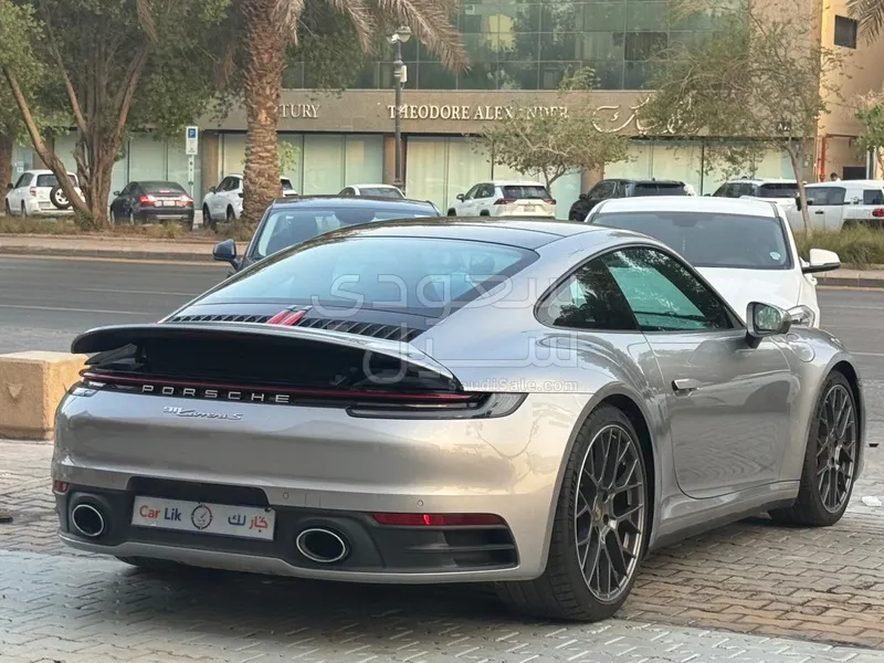 2025 بورش 911 كاريرا اس