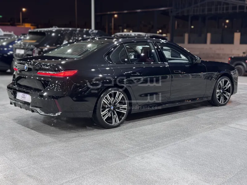 2024 بي ام دبليو الفئة السابعة 735أي