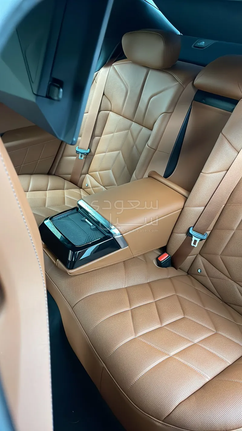 2026 بي ام دبليو الفئة السابعة 735أي