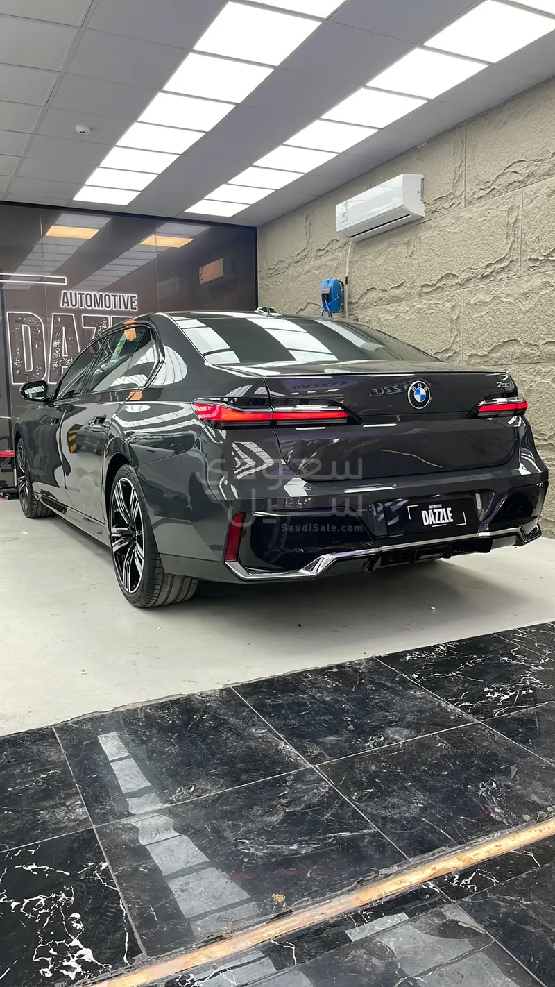 2026 بي ام دبليو الفئة السابعة 735أي