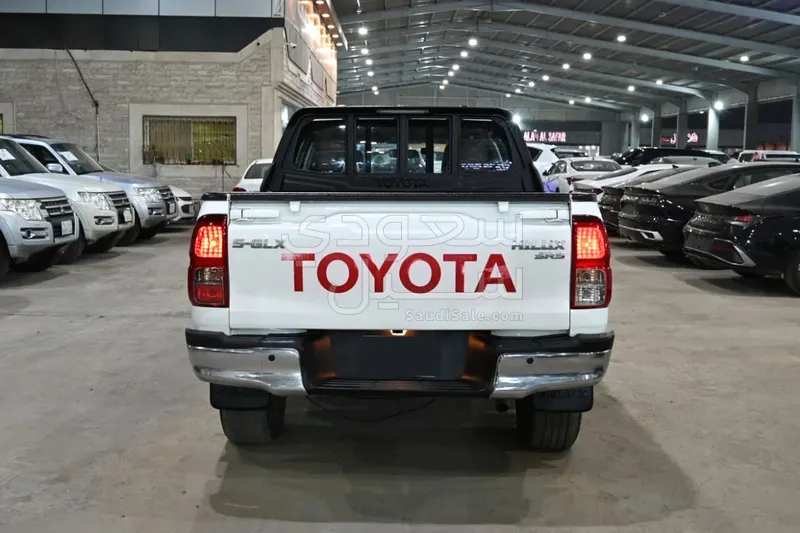 2016 تويوتا هاي لوكس غمارتين