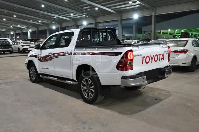 2016 تويوتا هاي لوكس غمارتين