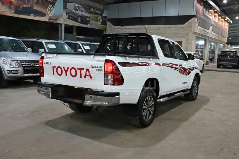 2016 تويوتا هاي لوكس غمارتين