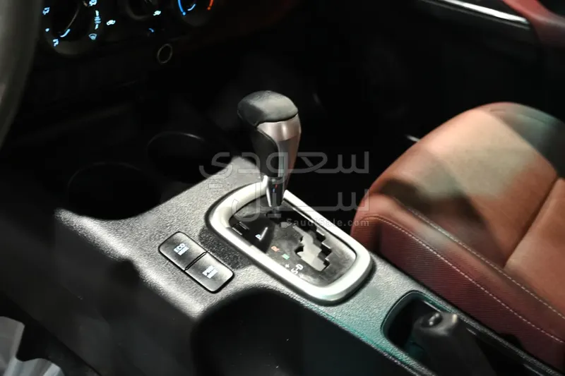 2016 تويوتا هاي لوكس غمارتين