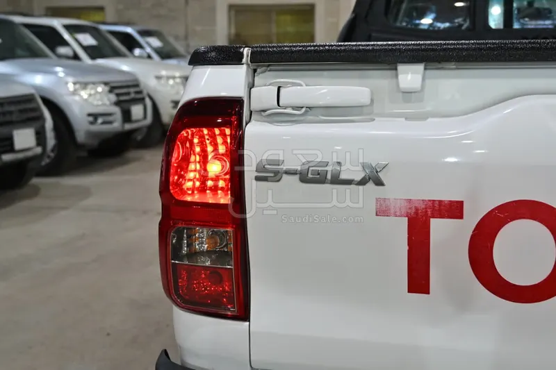 2016 تويوتا هاي لوكس غمارتين