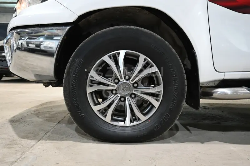 2016 تويوتا هاي لوكس غمارتين