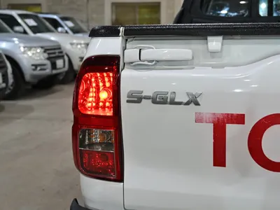 2016 تويوتا هاي لوكس غمارتين