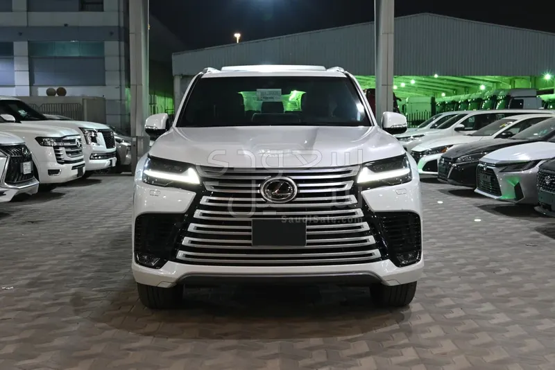 2024 لكزس إل إكس 600