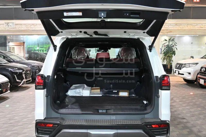 2024 لكزس إل إكس 600