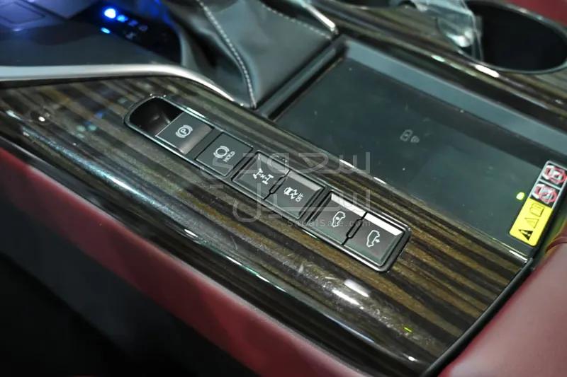 2024 لكزس إل إكس 600