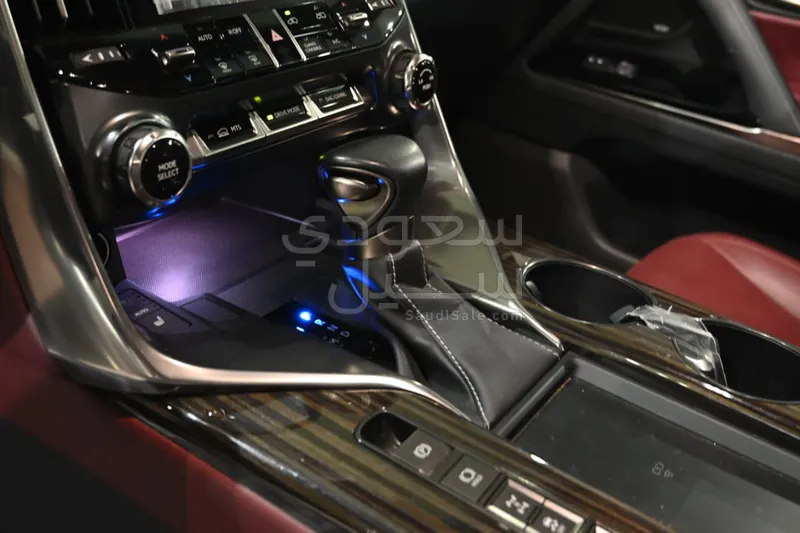 2024 لكزس إل إكس 600