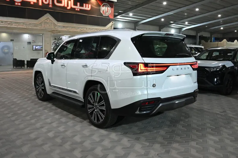 2024 لكزس إل إكس 600
