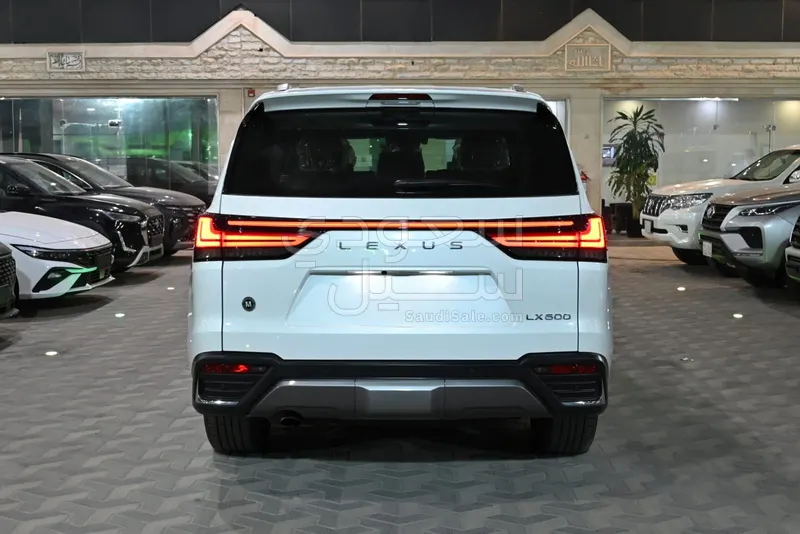 2024 لكزس إل إكس 600