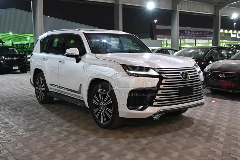 2024 لكزس إل إكس 600