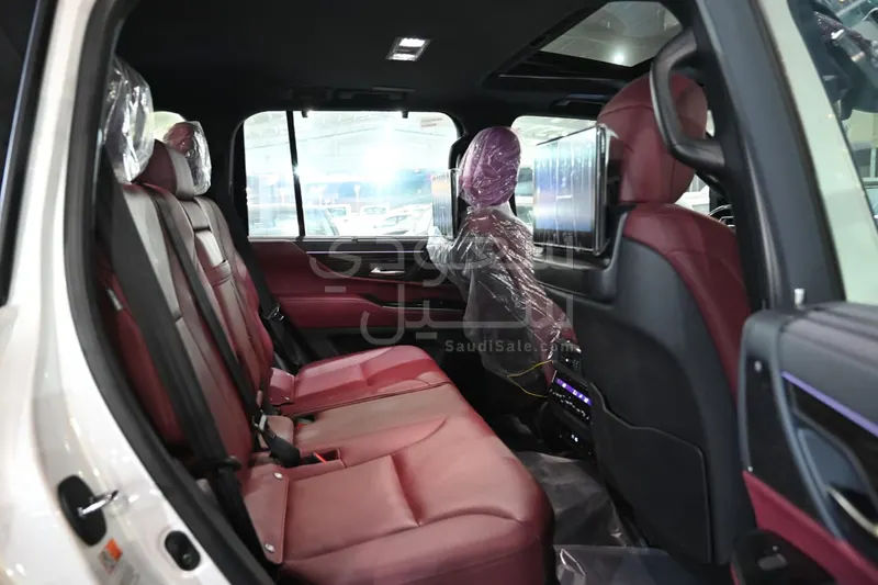 2024 لكزس إل إكس 600