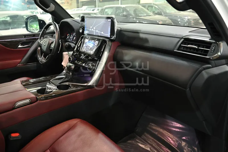 2024 لكزس إل إكس 600