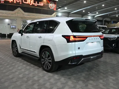 2024 لكزس إل إكس 600