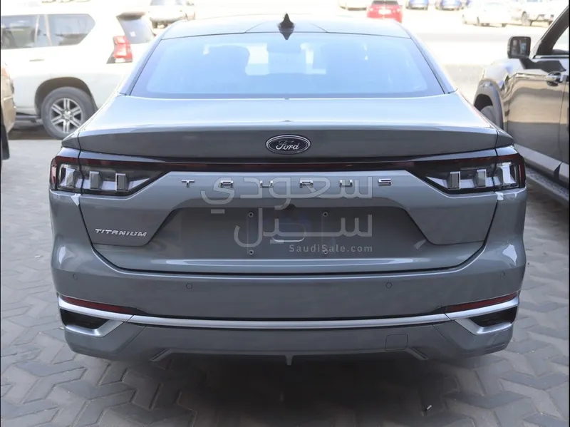 2026 فورد توروس تايتينيوم