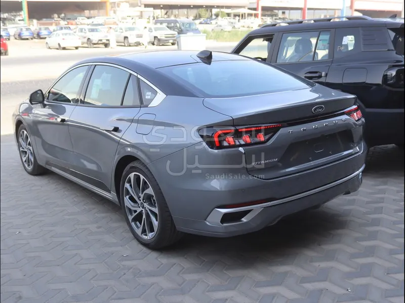 2026 فورد توروس تايتينيوم