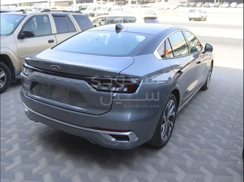 2026 فورد توروس تايتينيوم