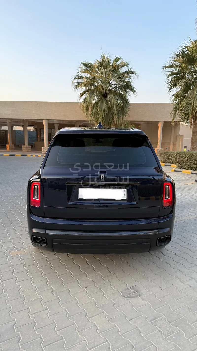 2022 رولز رويس كولينان بلاك بادج
