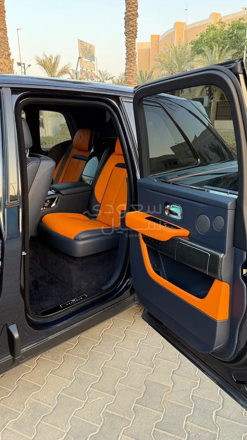 2022 رولز رويس كولينان بلاك بادج