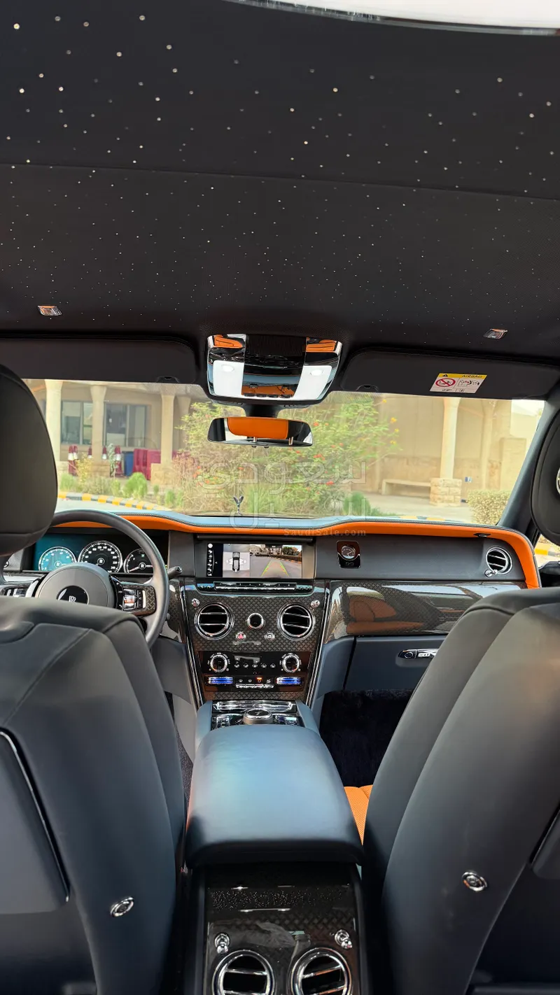 2022 رولز رويس كولينان بلاك بادج