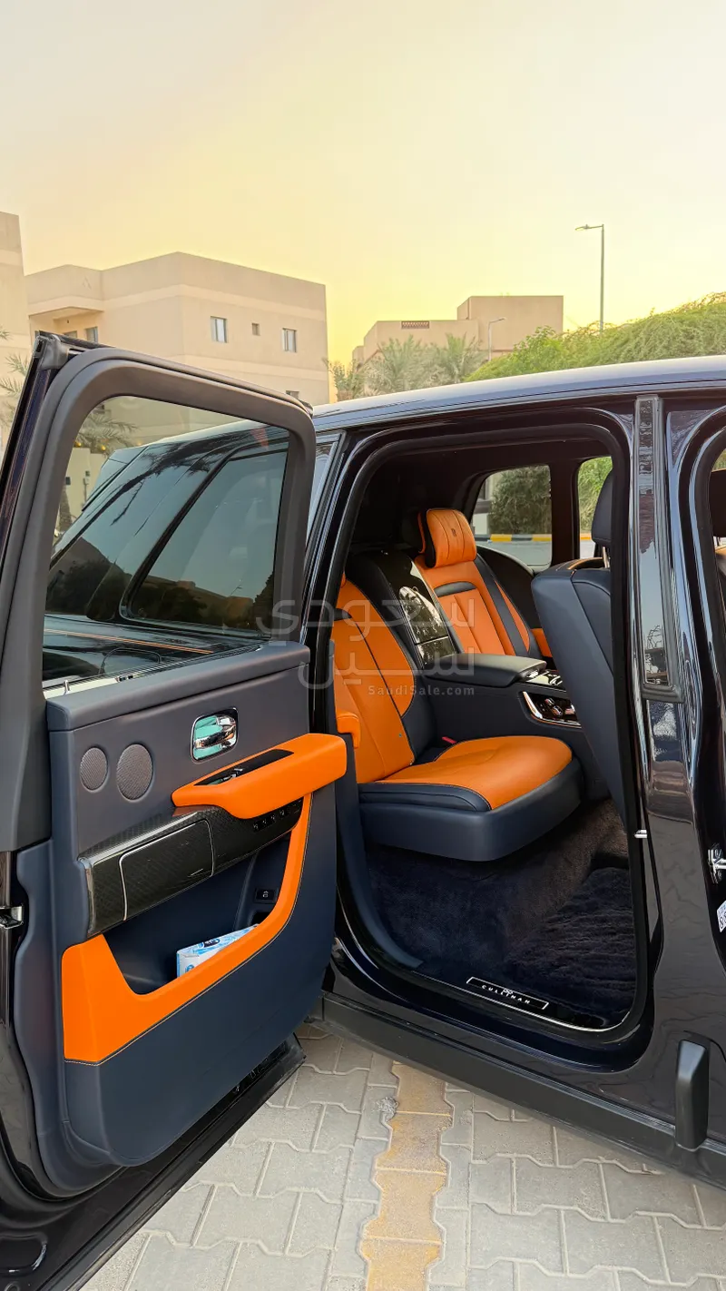 2022 رولز رويس كولينان بلاك بادج