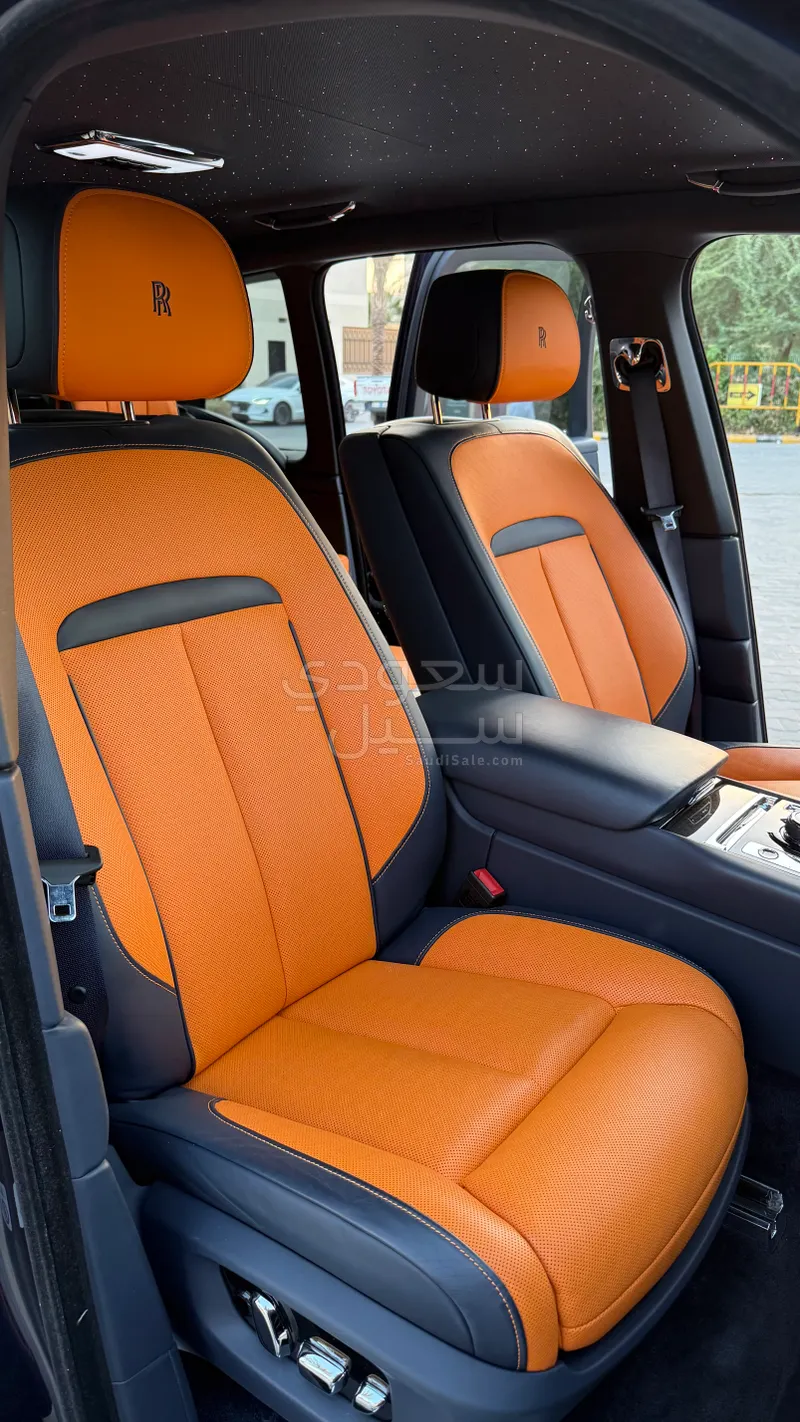 2022 رولز رويس كولينان بلاك بادج