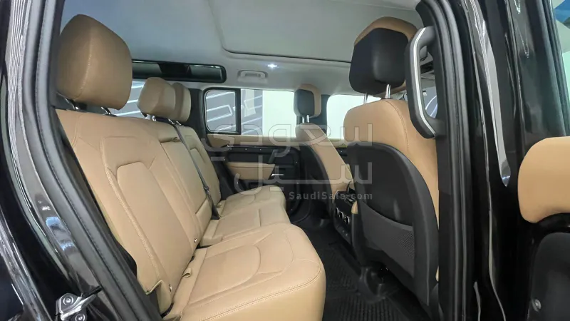 2025 لاند روفر ديفيندر 110