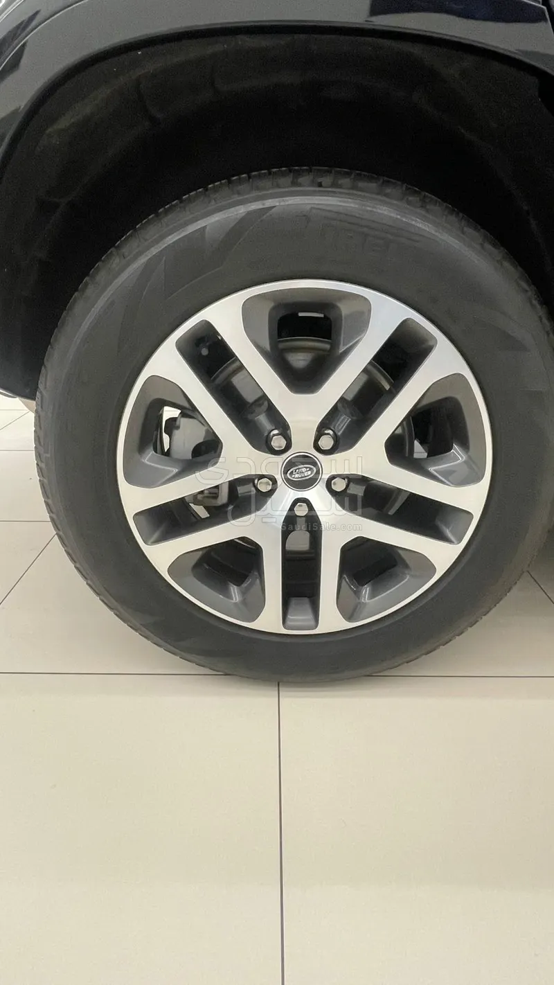 2025 لاند روفر ديفيندر 110