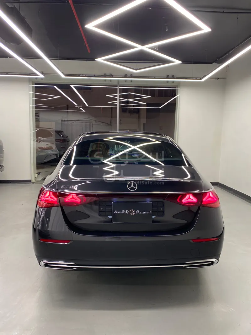 2025 مرسيدس - بنز إي 200