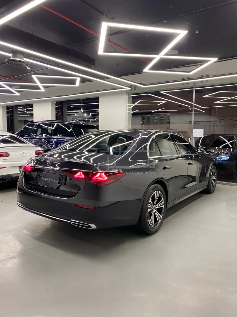 2025 مرسيدس - بنز إي 200