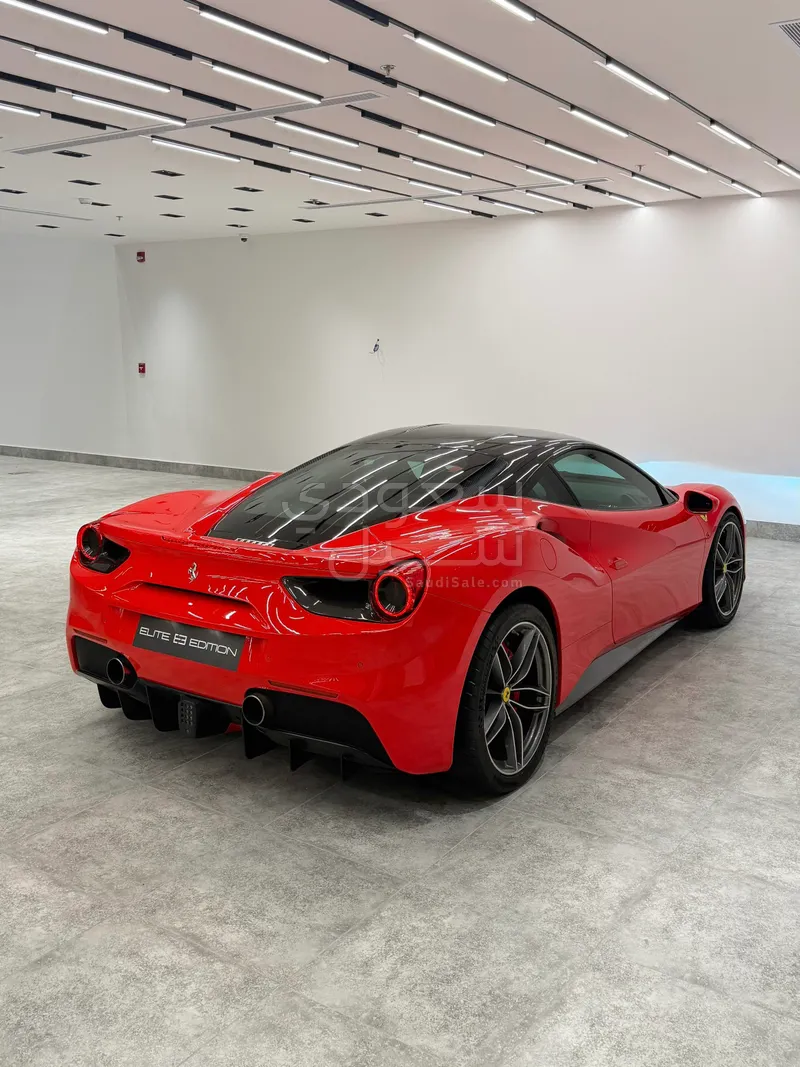 2016 فيراري 488 جي تي بي