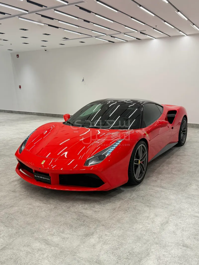 2016 فيراري 488 جي تي بي