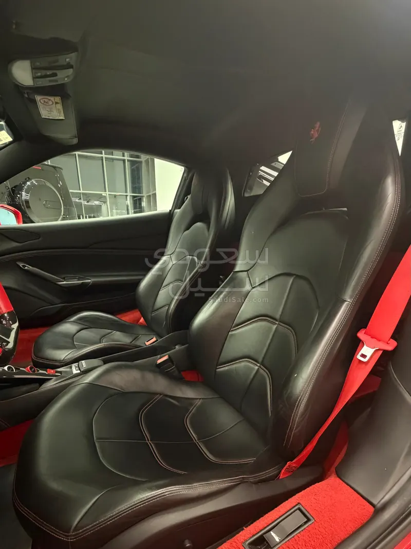 2016 فيراري 488 جي تي بي