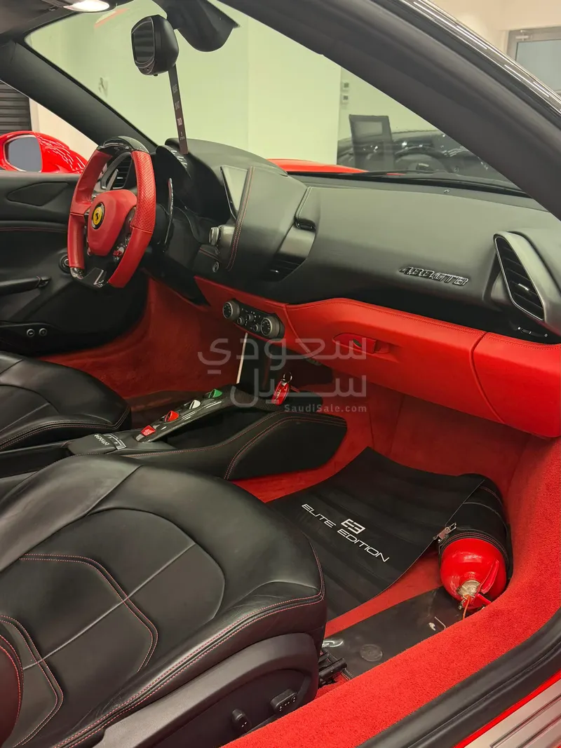 2016 فيراري 488 جي تي بي