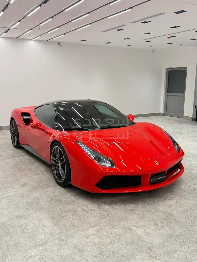 2016 فيراري 488 جي تي بي