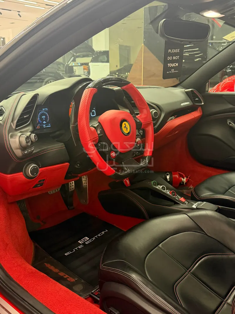 2016 فيراري 488 جي تي بي