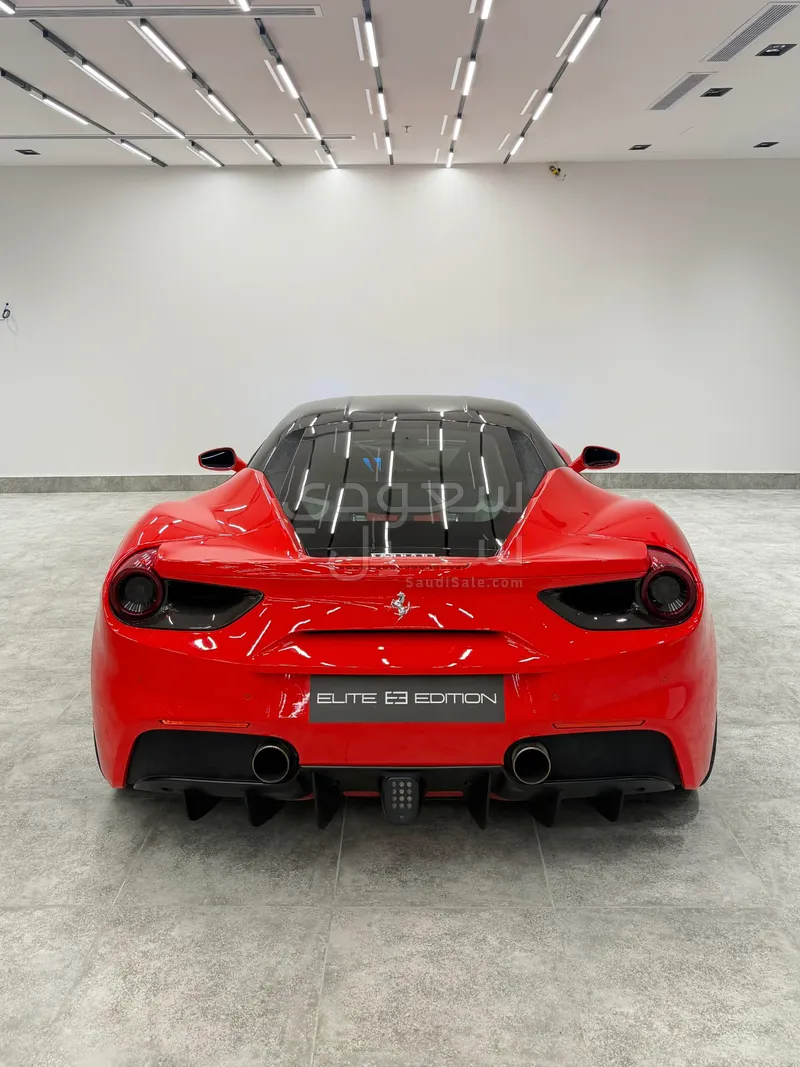 2016 فيراري 488 جي تي بي