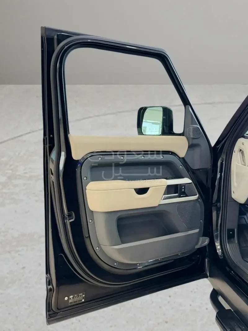 2024 لاند روفر ديفيندر اس اي