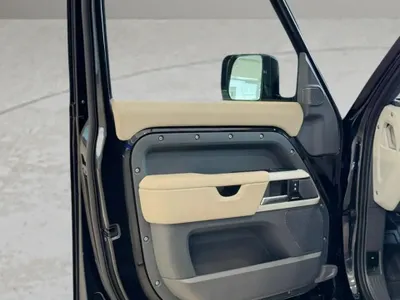 2024 لاند روفر ديفيندر اس اي