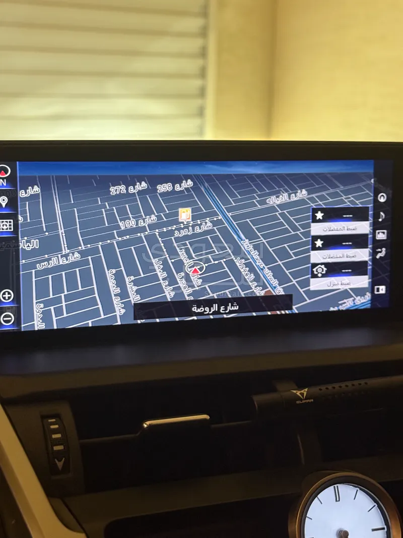 2020 لكزس إن إكس 300