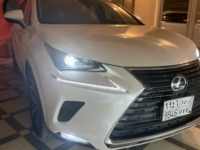 2020 لكزس إن إكس 300