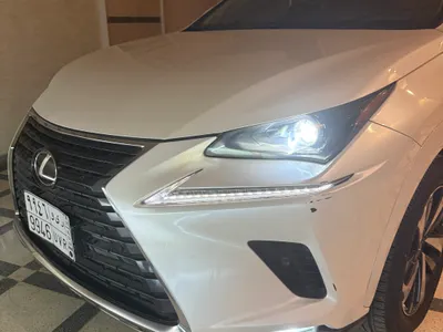 2020 لكزس إن إكس 300