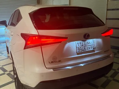 2020 لكزس إن إكس 300