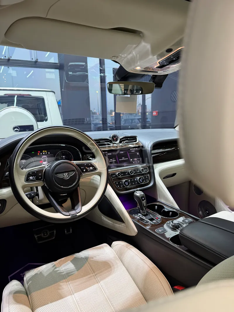 2021 بنتلي بنتايجا الاصدار الاول