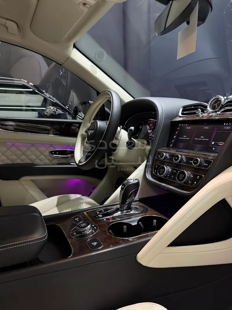 2021 بنتلي بنتايجا الاصدار الاول